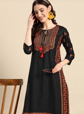 What Are the Latest Trends in Women’s Kurtas and Suits