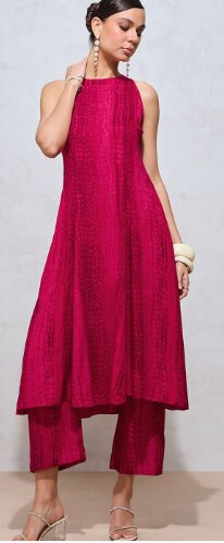 What Are the Latest Trends in Women’s Kurtas and Suits